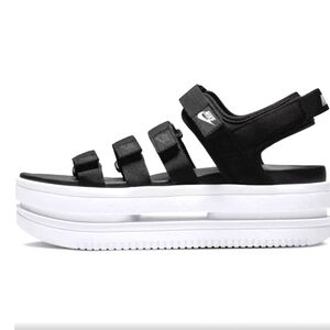 NEW!!!! Nike Women's Icon Classic Platform Sandals